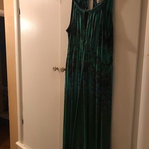 Sleeveless green dress